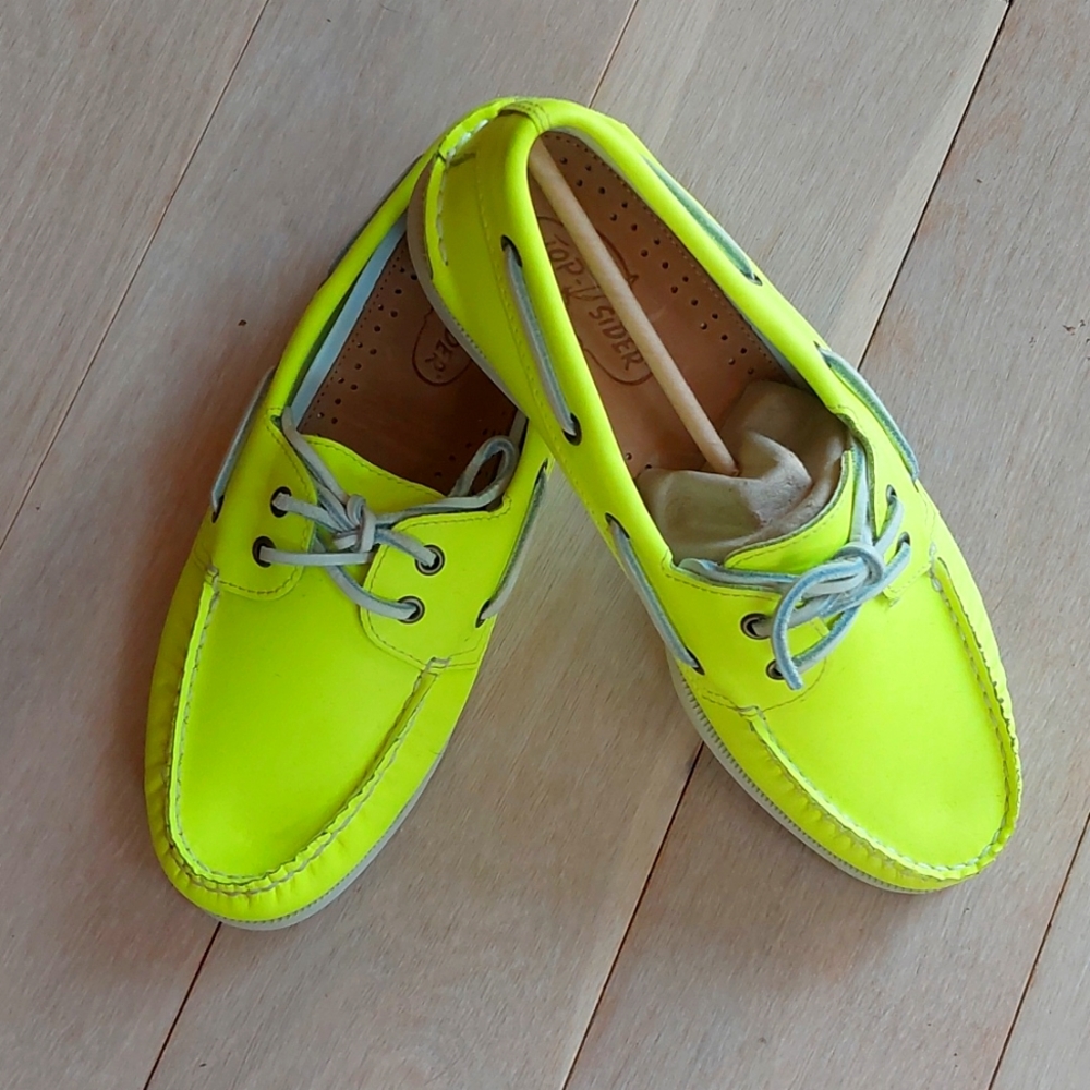 NWOB Sperry Neon yellow boat shoe 9M